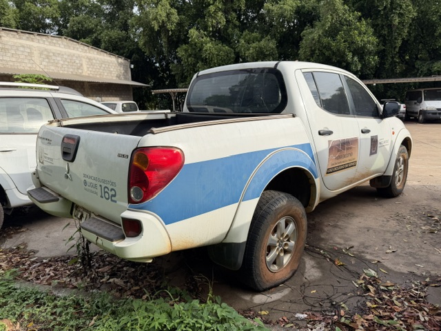 MMC L-200 Triton 2.4 HLS, cabine dupla, branco, 2015/16, sem TBI, faltando peças e itens não relacionados — foto 4 de 4