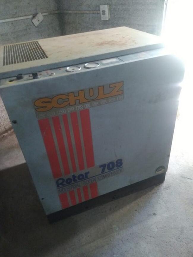 Um compressor de ar tipo parafuso, marca Schulz - leilão judicial - Não informado BR - lance mínimo R$ 6.500