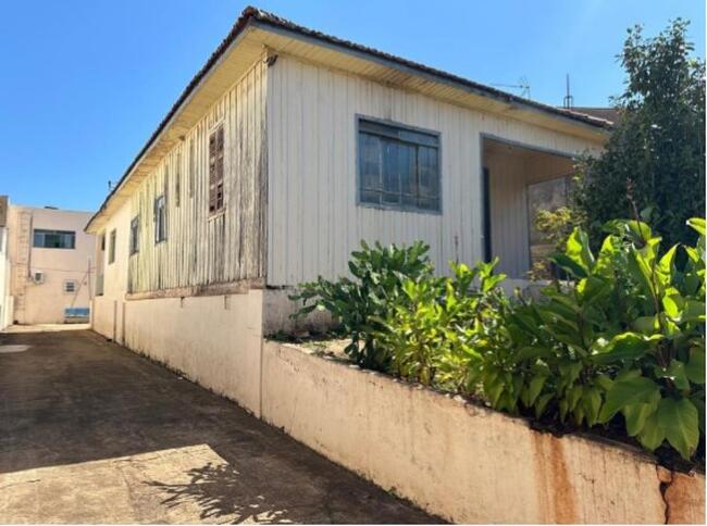 Leilão de Casa Imóvel em Serviço de Registro de Imóveis de Assaí/PR - Lance Inicial R$ 250.000 - Judicial