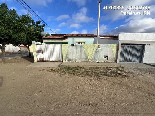 Casa com 2 Quartos, 2 Banheiros e 1 Vaga em Parelhas/RN