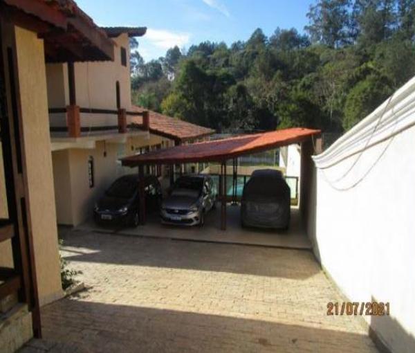 Casa em Alphaville, na Rua Joao Domingues Branco, 10, com duas piscinas, campo de futebol