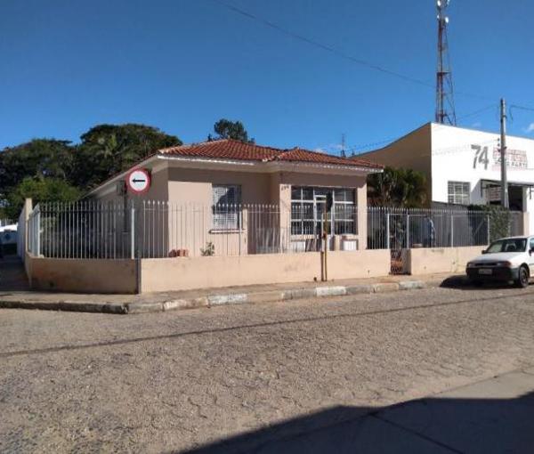 CASA EM ITAPETININGA