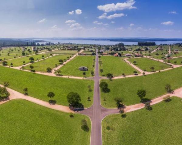 terreno em paranapanema com 444m²