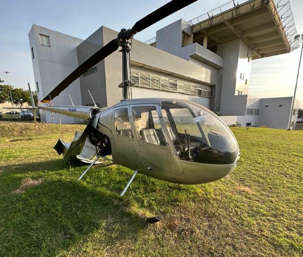 Helicóptero Robinson, modelo R44 Raven II - Edital 07