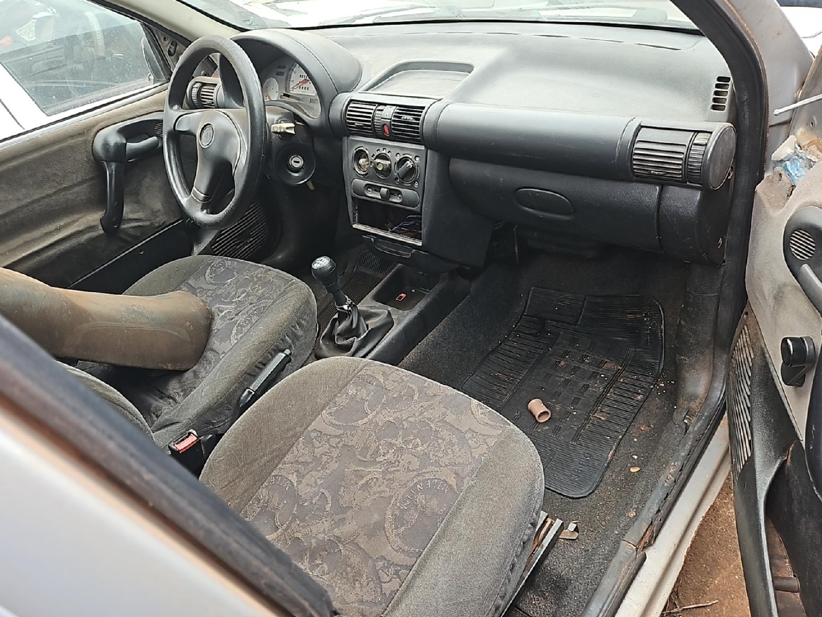 Foto 2: GM/CORSA MILENIUM 2002/2002