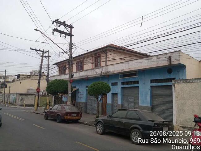 Casa e prédios comerciais em Guarulhos
