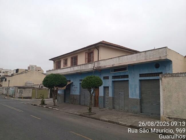 Casa e prédios comerciais em Guarulhos