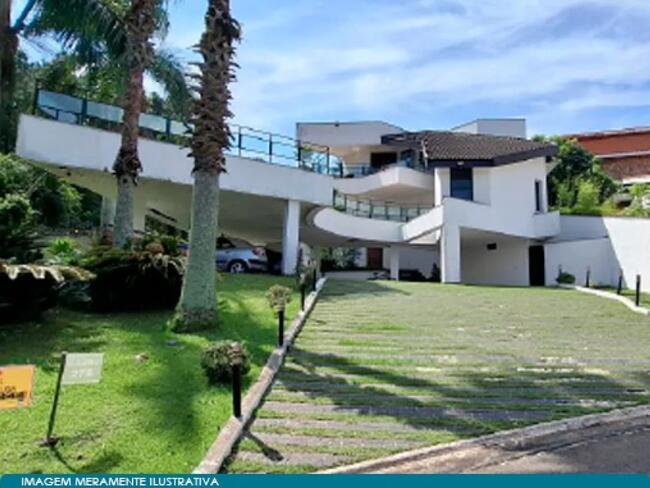 Casa de Alto Padrão - Terreno de 1.738 m² e Área Construída de 740 m²- Alphaville Residencial 10 - Santana de Parnaíba - SP