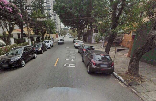 Imóvel situado na Rua Altinópolis, 12, Santana/SP