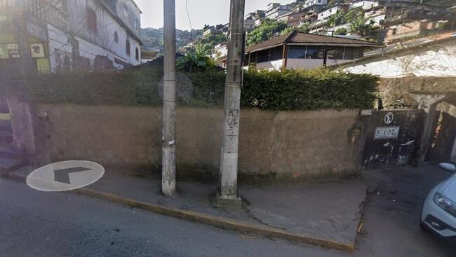 Imóvel situado na Rua Ângelo João Brand, 480, no bairro Independência, em Petrópolis/RJ