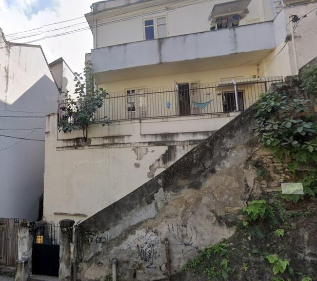 Imóvel e Respectivo Terreno, situado no bairro da Gloria/RJ