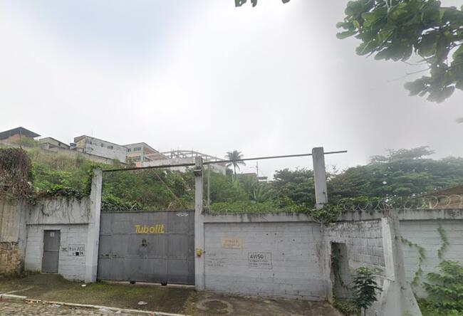Galpão e respectiva área de terras com 2.151,75m2, Duque De Caxias/RJ