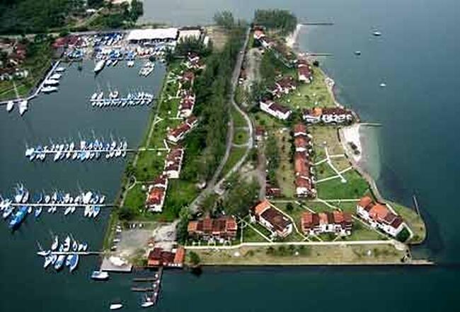 Área de terras de 826,89m2, no Condomínio de Alto Padrão Porto Bracuhy, Angra dos Reis/RJ