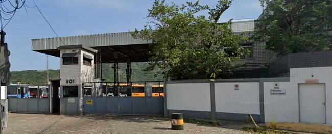 Imóvel e respectivo terreno situado à Avenida Cesário de Melo, nº 8.121 e nº 8.171, Cosmos, Rio de Janeiro/RJ.