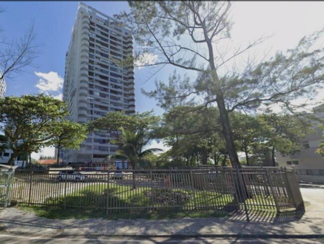 Imóveis em Duque de Caxias e na Barra da Tijuca/RJ.