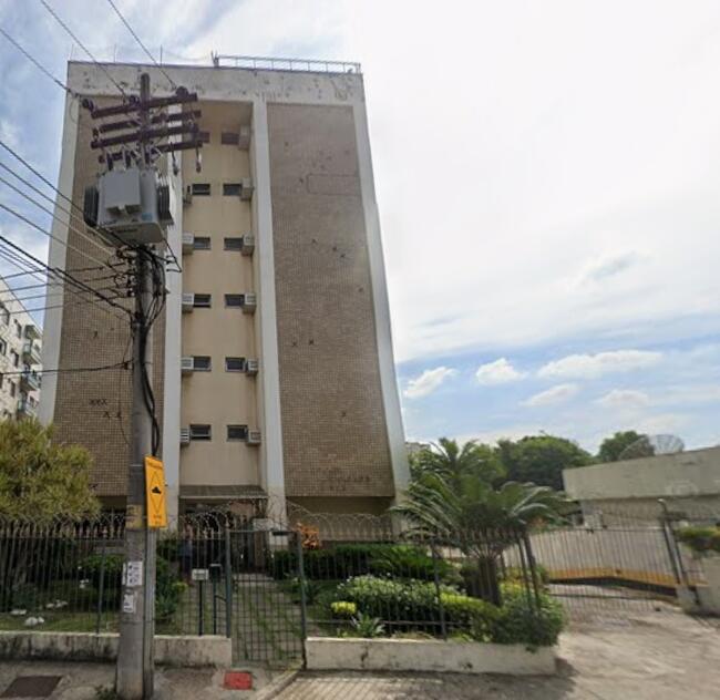 Apto com área de 62 m2, e direito a 01 (uma) vaga rotativa de garagem, situado no Pechincha, Rio de Janeiro/RJ.