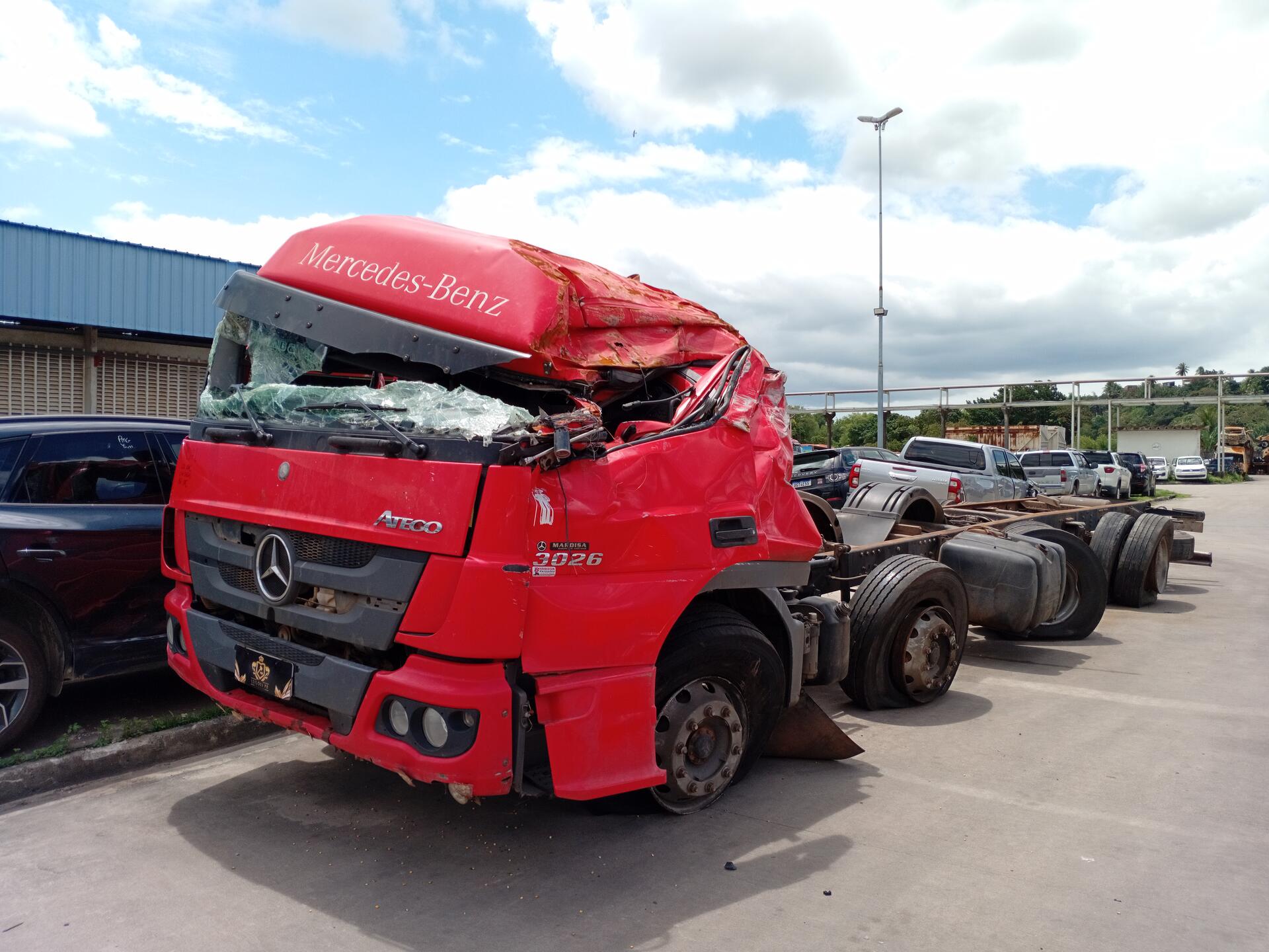 (SUCATA) M.BENZ/ATEGO 3026 CE - 2020/2020 - leilão extrajudicial - Bayeux PB - lance mínimo R$ 63.700