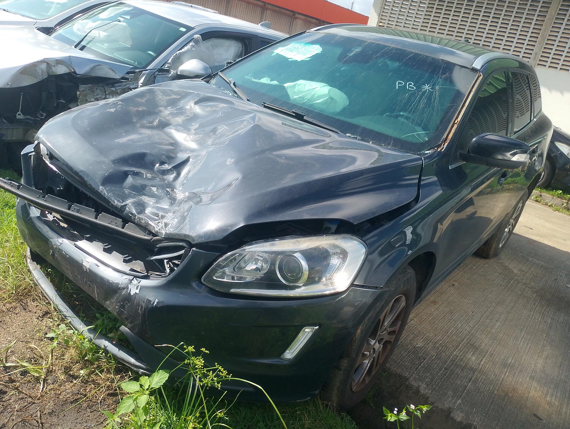VOLVO / XC 60 2.0 T5 COMFORT 240CV 5P GASOLINA 2015/2015 — foto 16 de 40