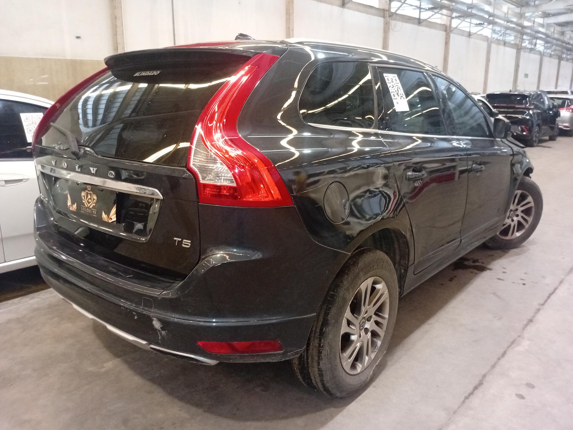 VOLVO / XC 60 2.0 T5 COMFORT 240CV 5P GASOLINA 2015/2015 — foto 20 de 40