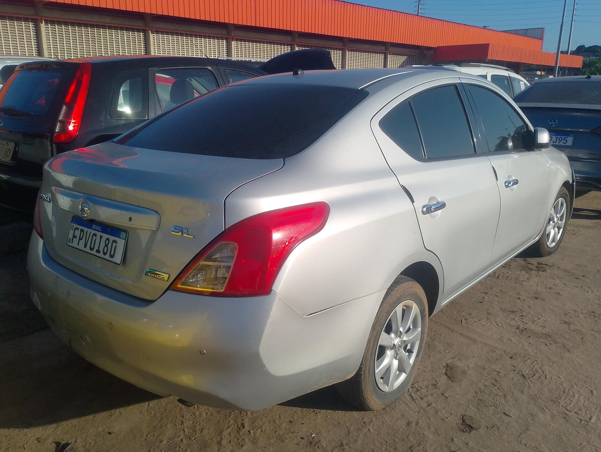 NISSAN / VERSA SL 1.6 16V MEC 4P FLEX 2014/2014 — foto 3 de 26
