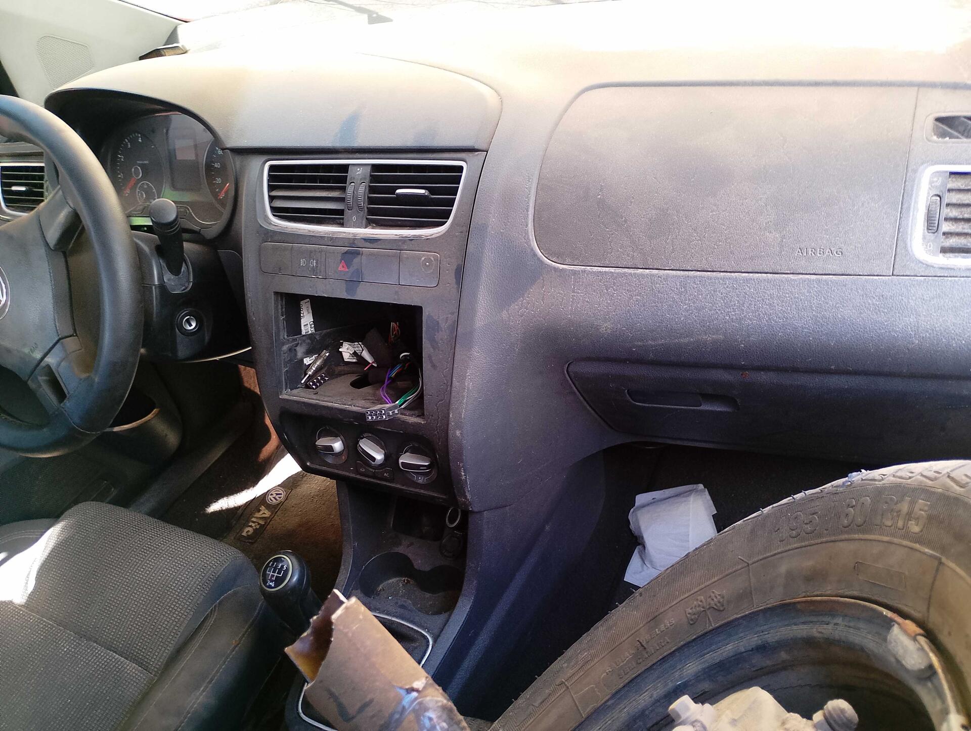 (SUCATA) VOLKSWAGEN / FOX G2 1.0 MI TOTAL 8V 5P 2012/2013 — foto 6 de 17