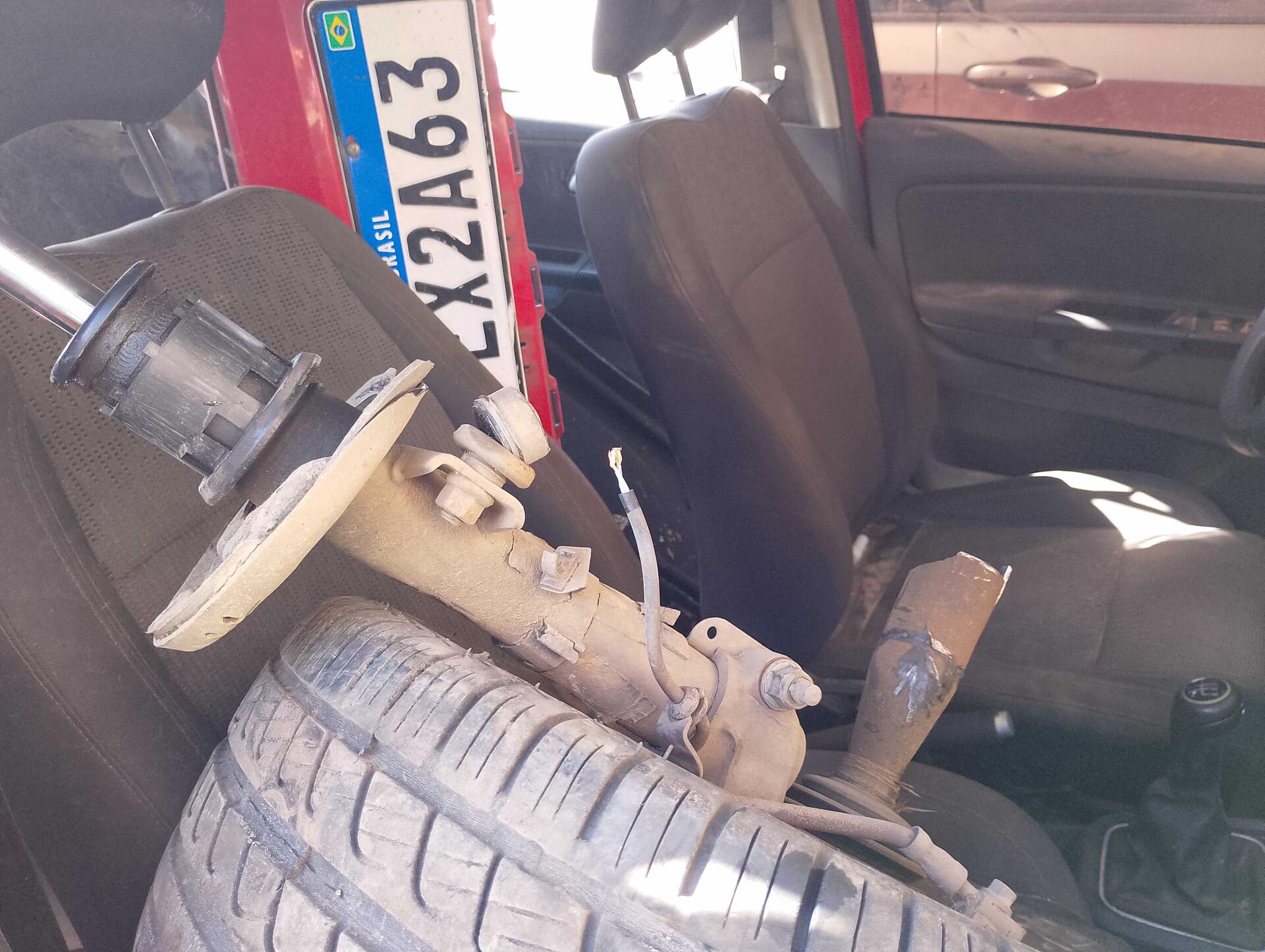 (SUCATA) VOLKSWAGEN / FOX G2 1.0 MI TOTAL 8V 5P 2012/2013 — foto 7 de 17