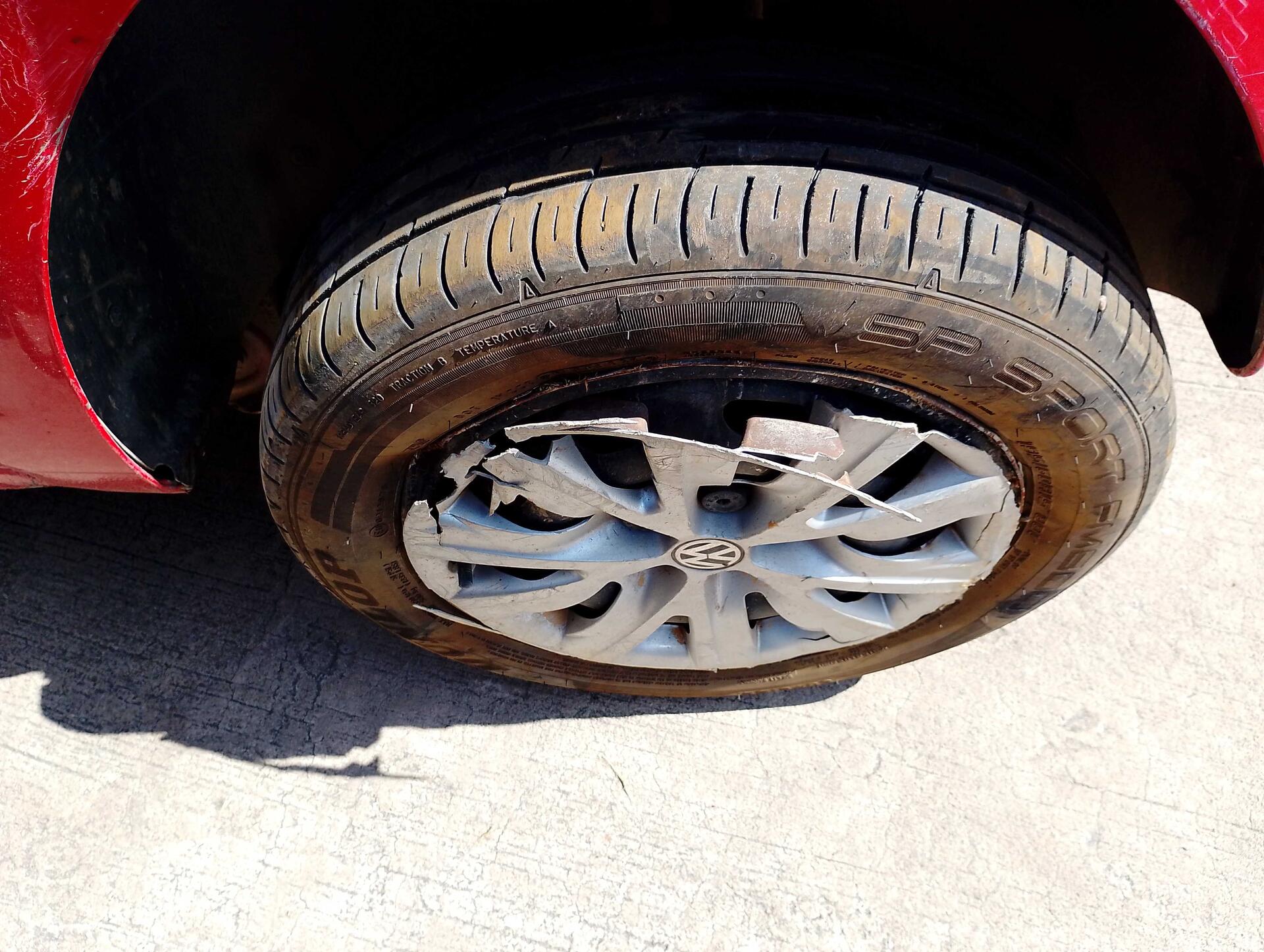 (SUCATA) VOLKSWAGEN / FOX G2 1.0 MI TOTAL 8V 5P 2012/2013 — foto 13 de 17