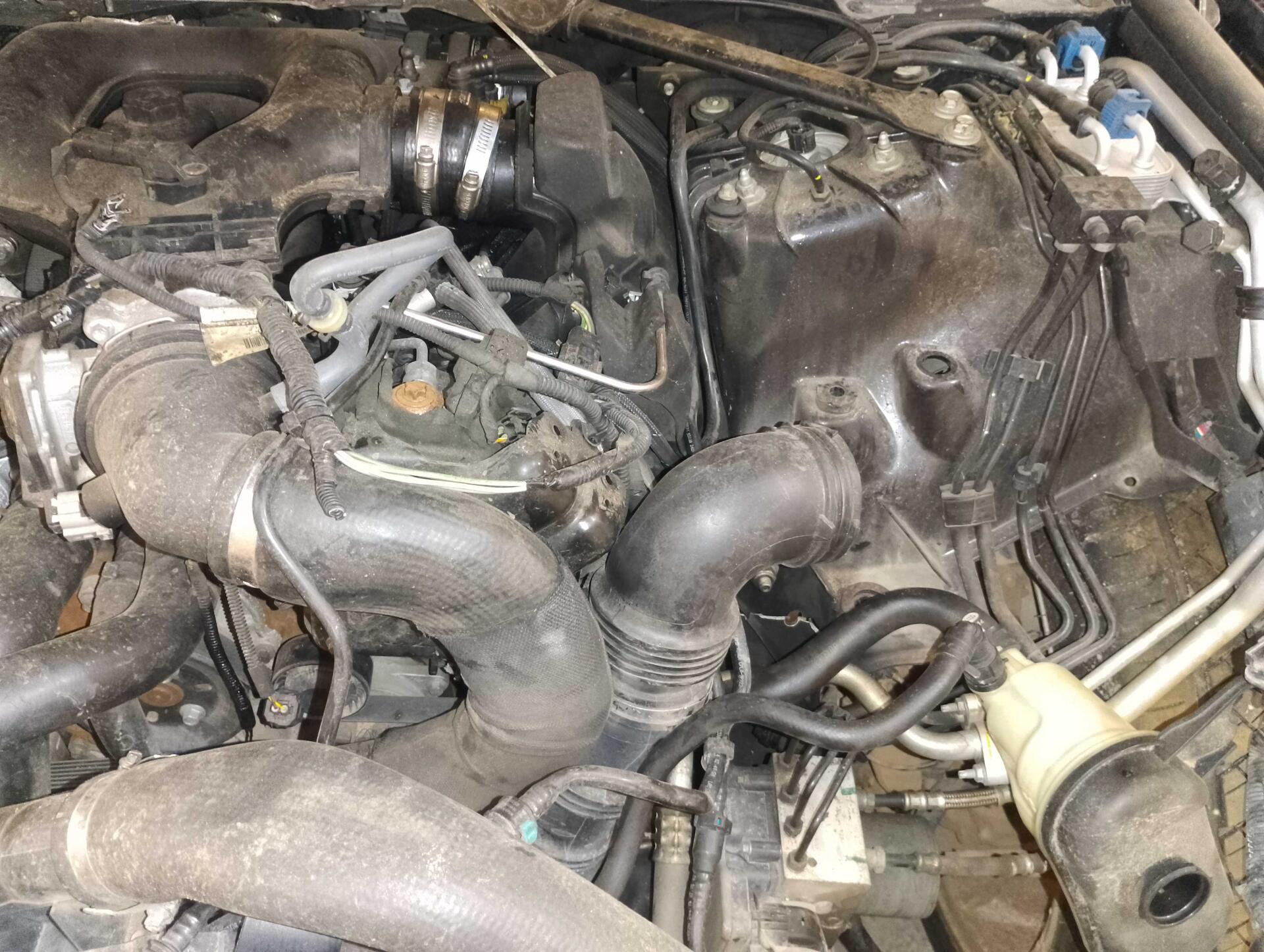 (SUCATA) LAND ROVER / RANGE ROVER VOGUE SE 4.4 SDV8 DIES. AUT 2014/2015 — foto 22 de 40