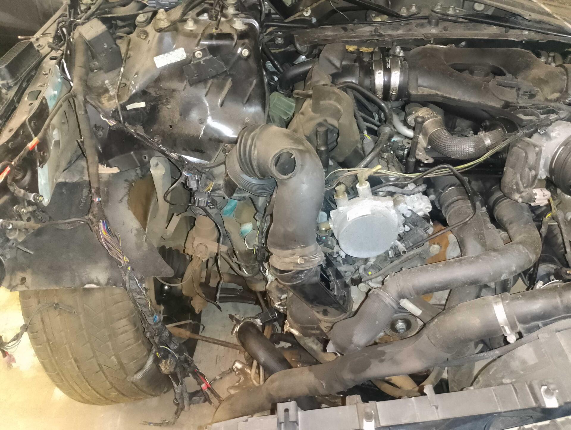 (SUCATA) LAND ROVER / RANGE ROVER VOGUE SE 4.4 SDV8 DIES. AUT 2014/2015 — foto 23 de 40