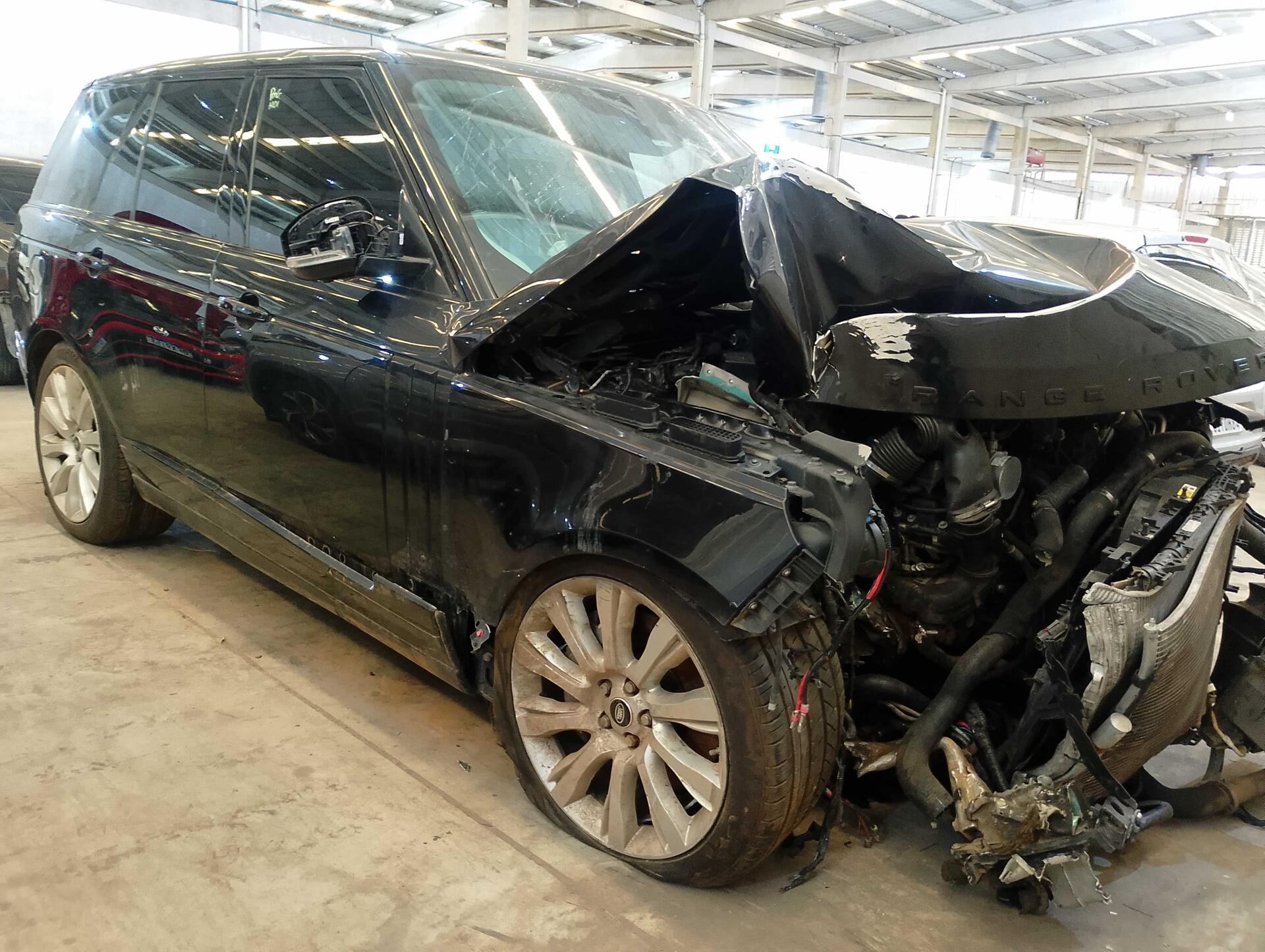 (SUCATA) LAND ROVER / RANGE ROVER VOGUE SE 4.4 SDV8 DIES. AUT 2014/2015 — foto 36 de 40