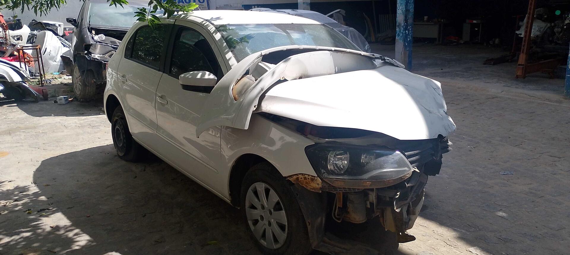 (SUCATA) VOLKSWAGEN / GOL 1.0MI TOTAL FLEX 8V 4P 2013/2014 — foto 3 de 36