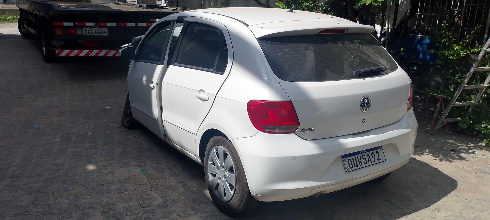 (SUCATA) VOLKSWAGEN / GOL 1.0MI TOTAL FLEX 8V 4P 2013/2014 — foto 5 de 36