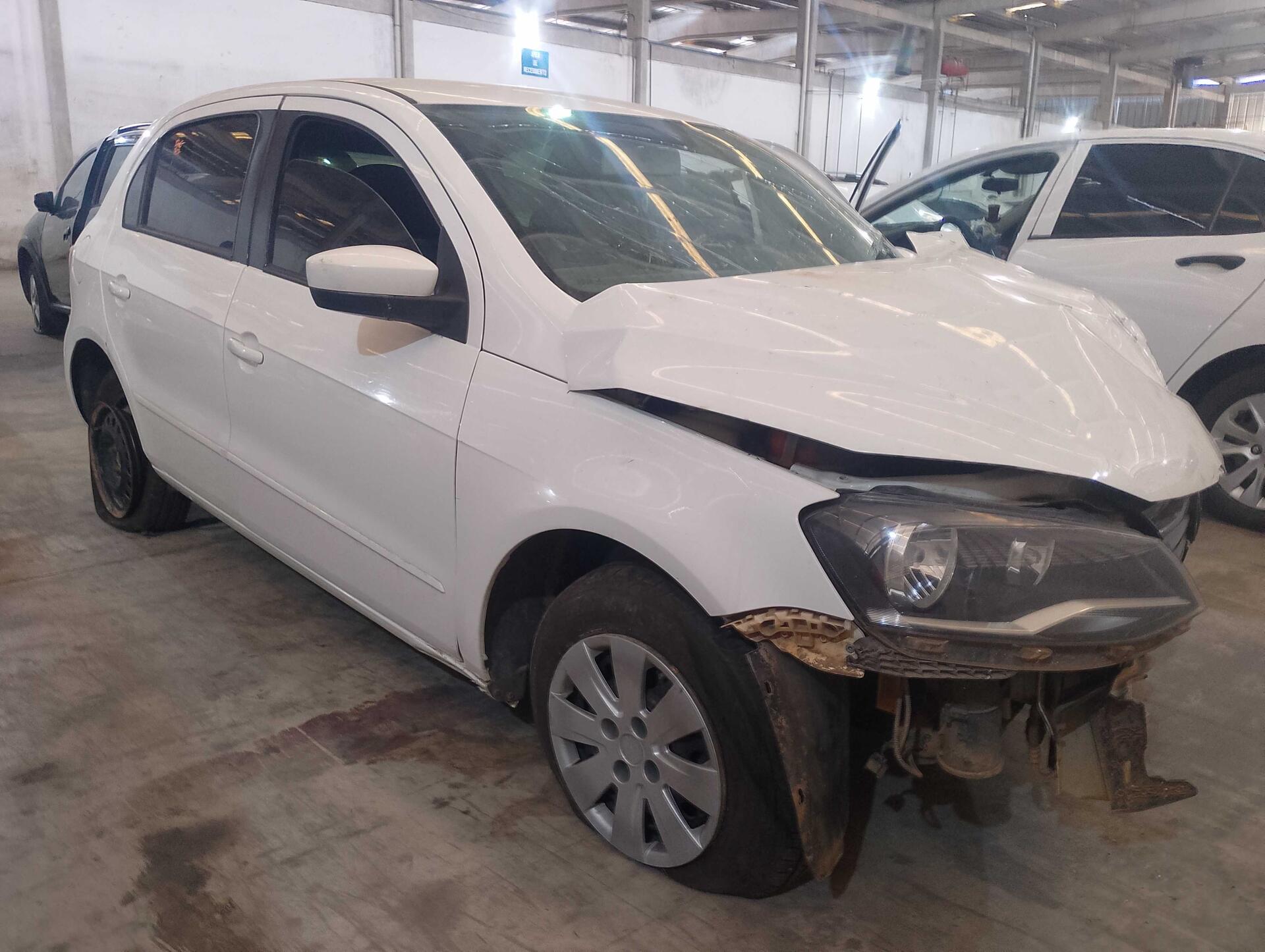 (SUCATA) VOLKSWAGEN / GOL 1.0MI TOTAL FLEX 8V 4P 2013/2014 — foto 35 de 36