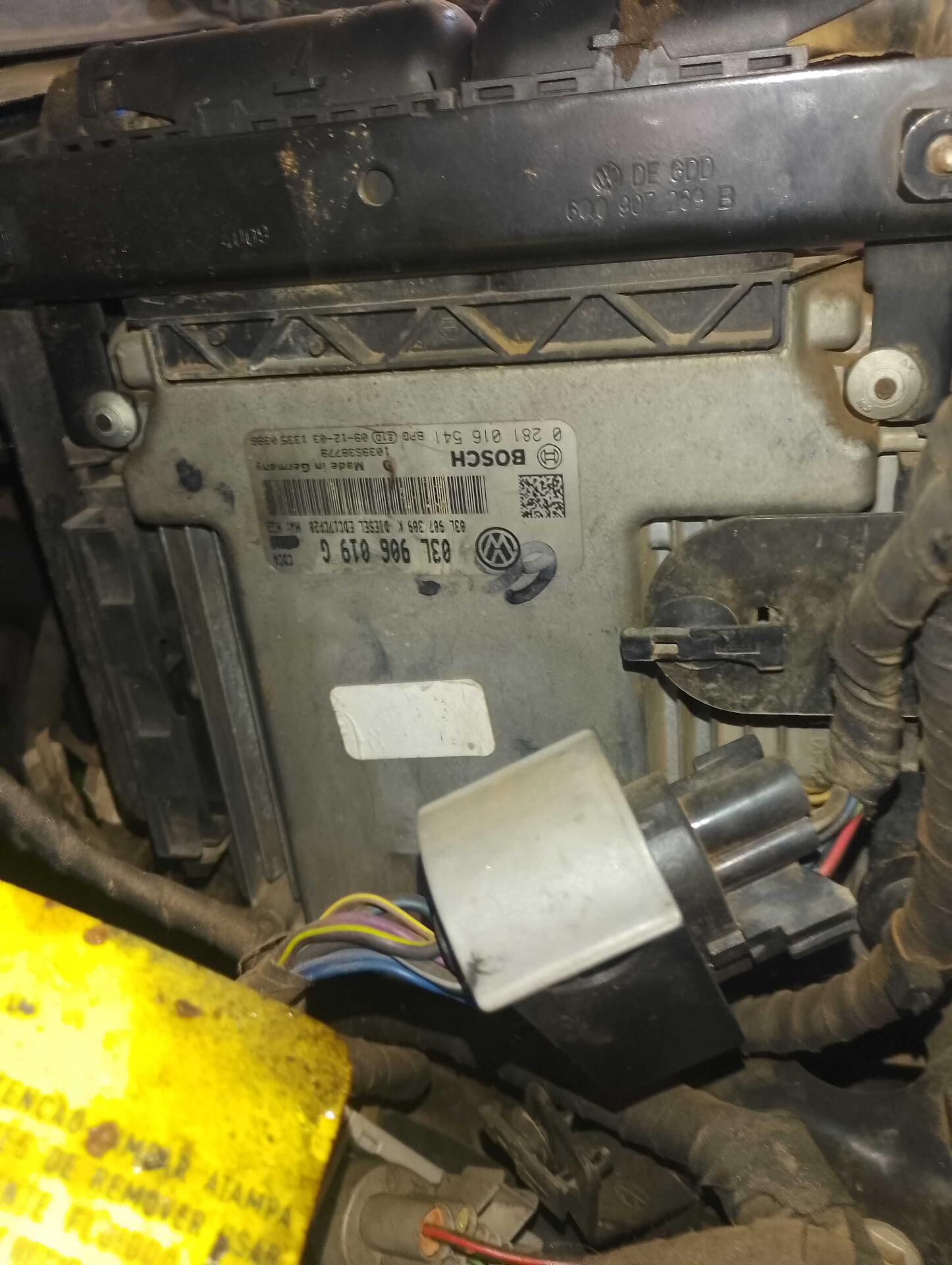 (SUCATA) VW / AMAROK CD 4X4 HIGH 2010/2011 — foto 18 de 29
