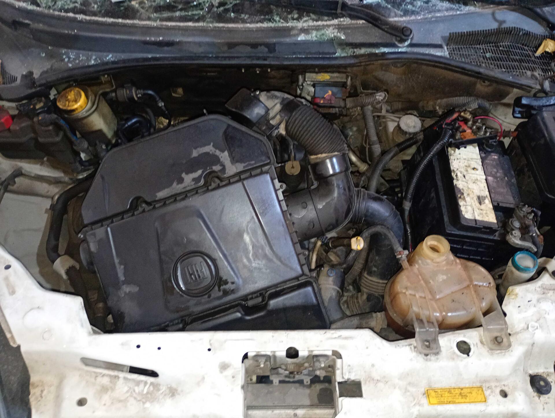 FIAT / PUNTO ESSEN. 1.6 DL - 2012/2012- - leilão extrajudicial - Bayeux PB - lance mínimo R$ 13.000