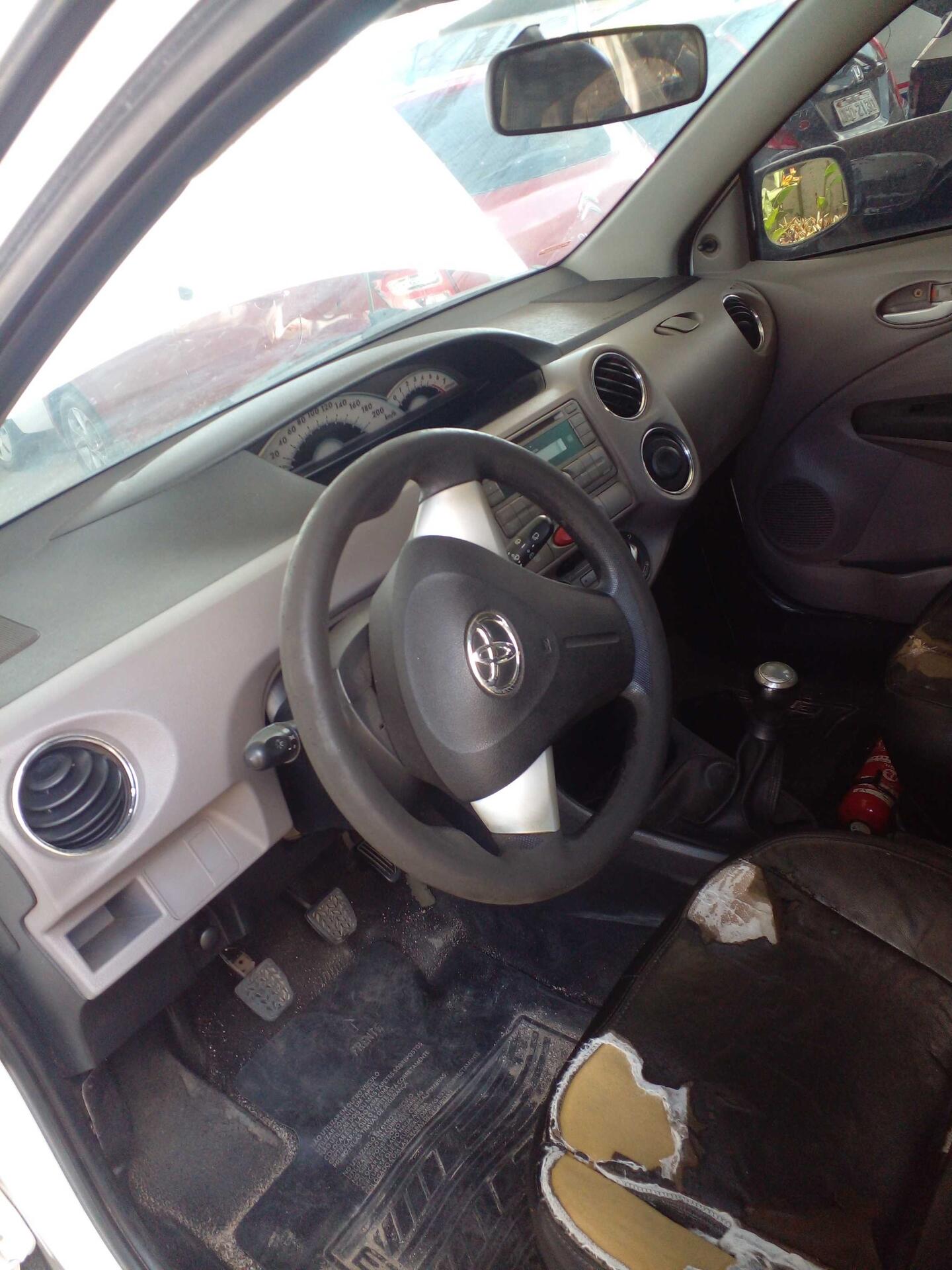 TOYOTA / ETIOS HB XLS FLEX 2013/2013 — foto 7 de 39