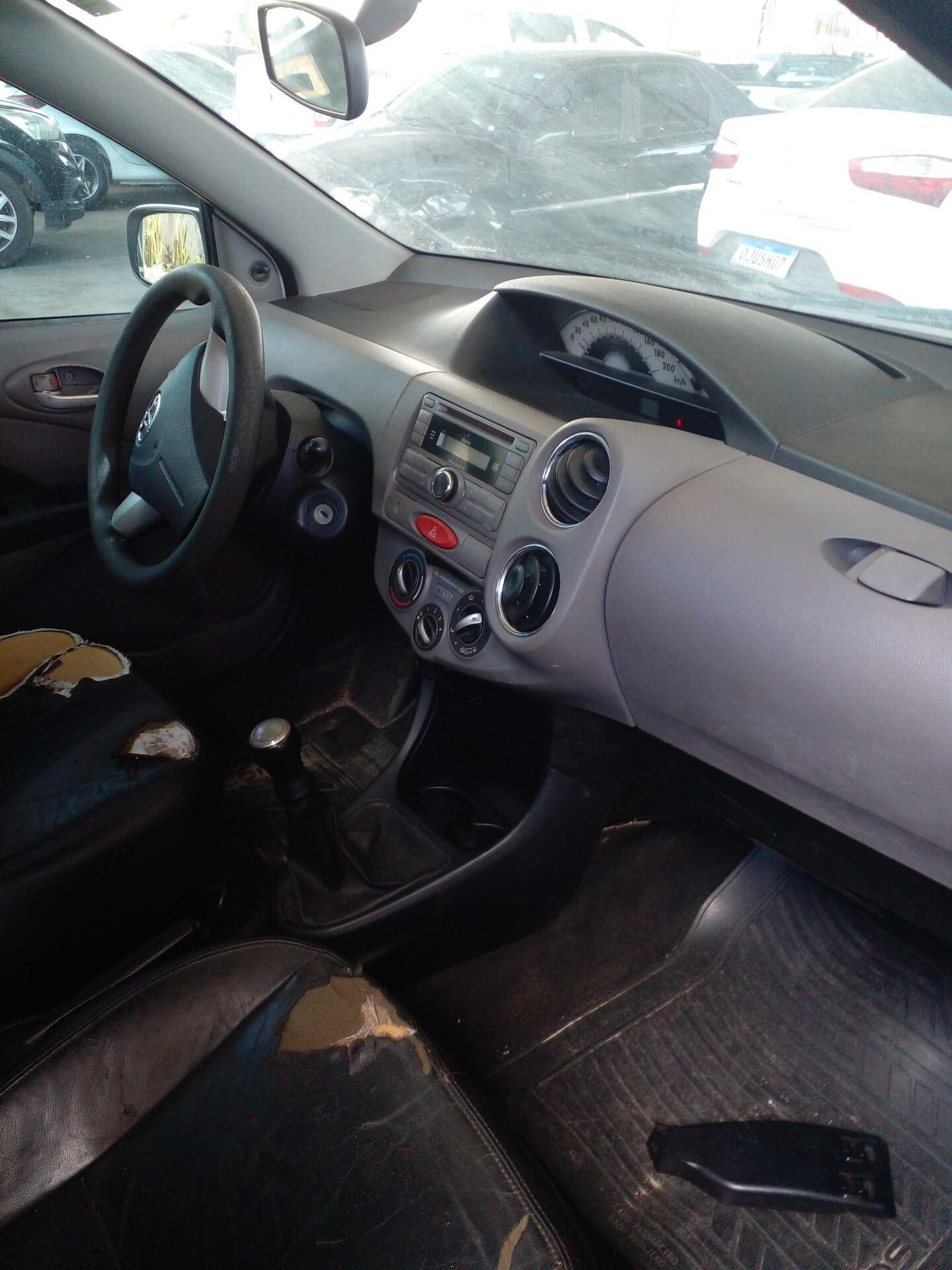 TOYOTA / ETIOS HB XLS FLEX 2013/2013 — foto 10 de 39