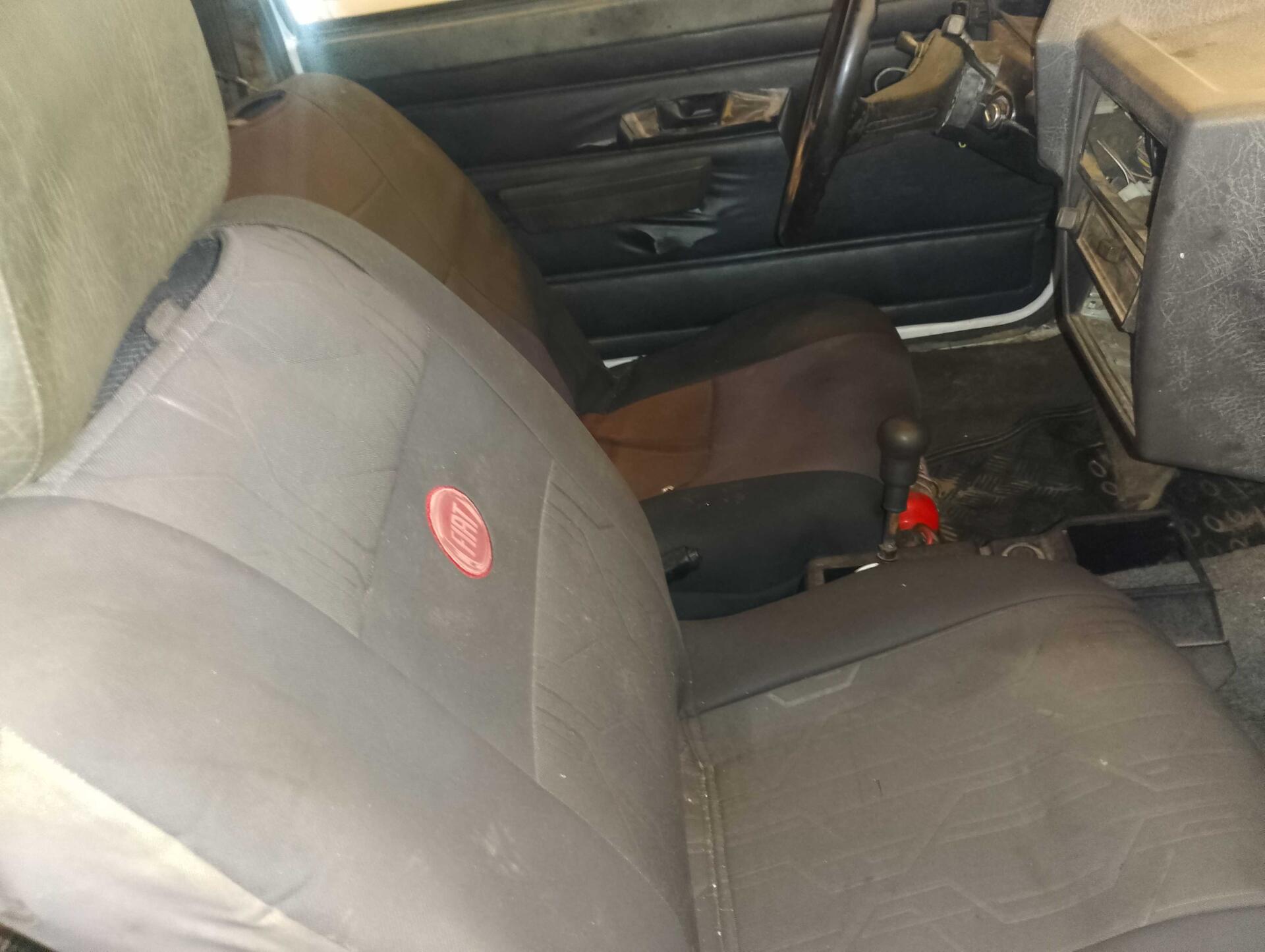 (SUCATA) VOLKSWAGEN / GOL CL 1.6 1993/1993 — foto 10 de 40