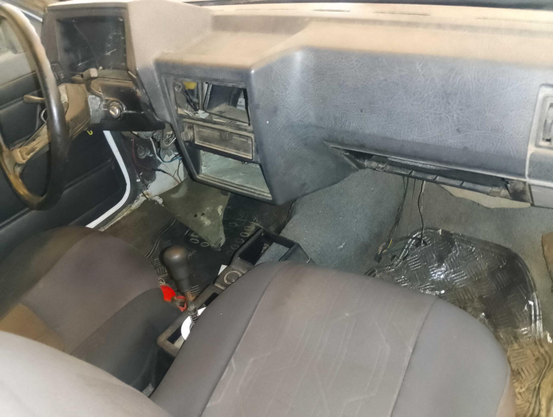(SUCATA) VOLKSWAGEN / GOL CL 1.6 1993/1993 — foto 16 de 40