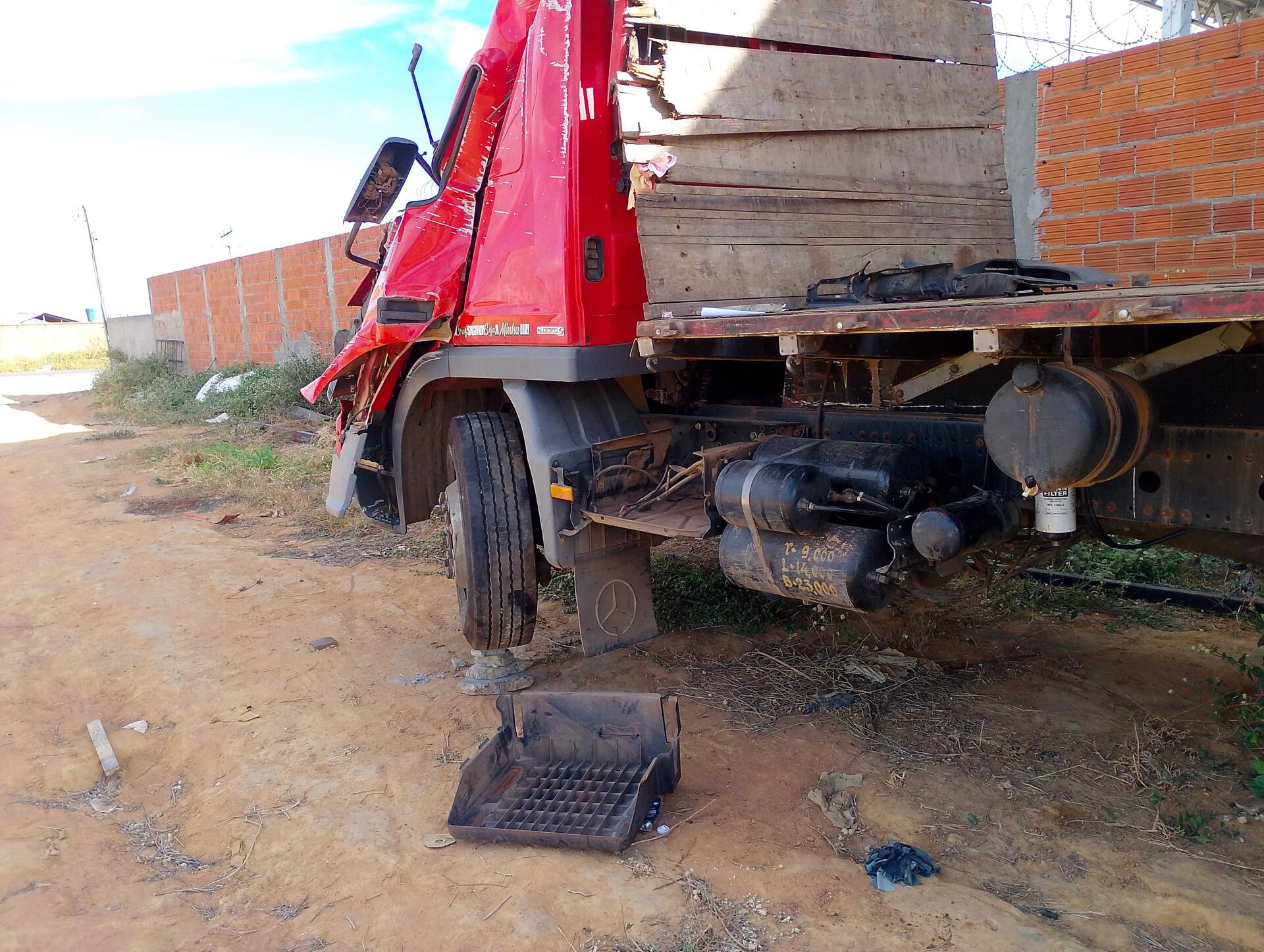 (SUCATA) M.BENZ / ATEGO 2430 2014/2014 — foto 8 de 40