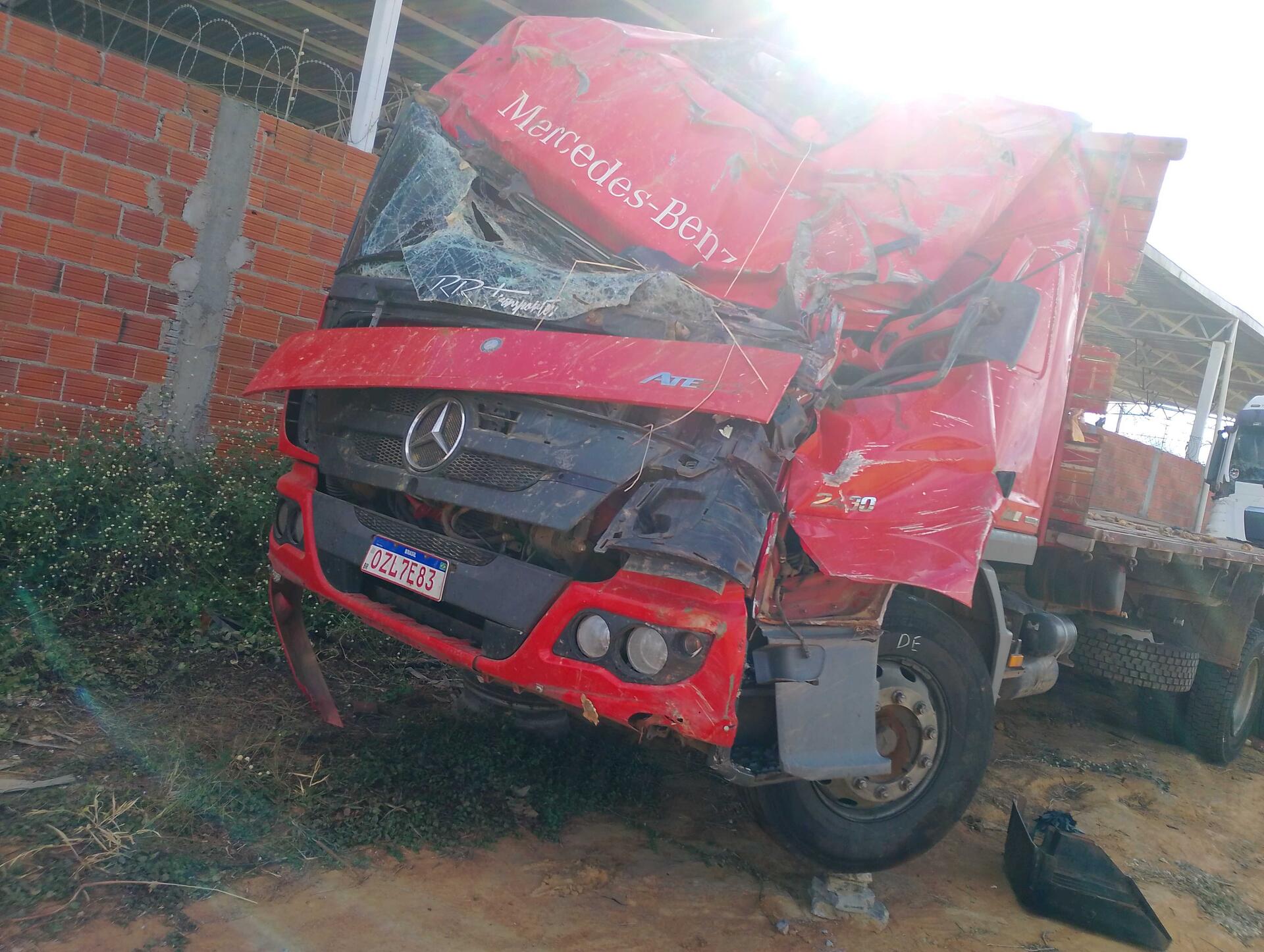 (SUCATA) M.BENZ / ATEGO 2430 2014/2014 — foto 11 de 40