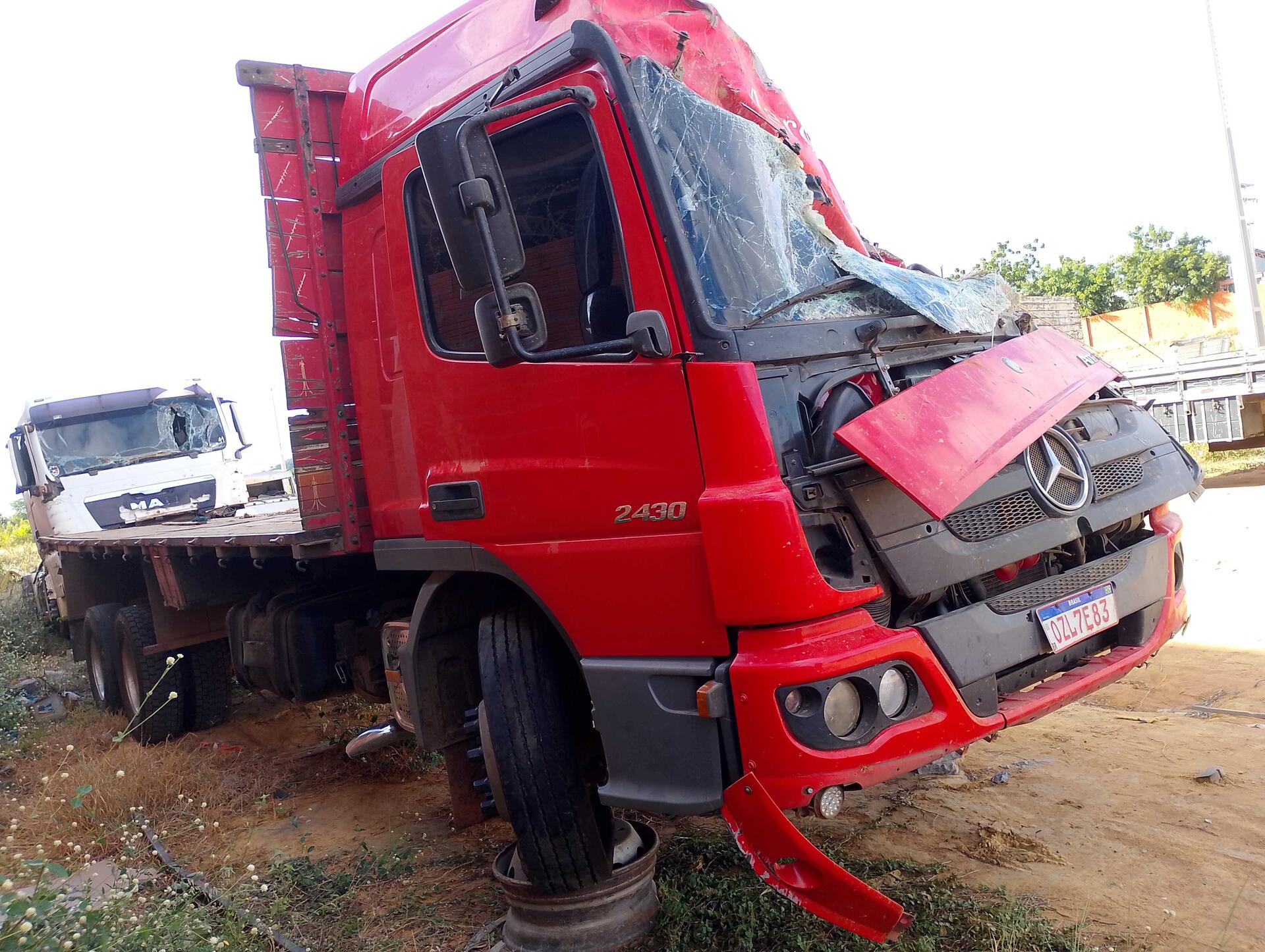 (SUCATA) M.BENZ / ATEGO 2430 2014/2014 — foto 12 de 40