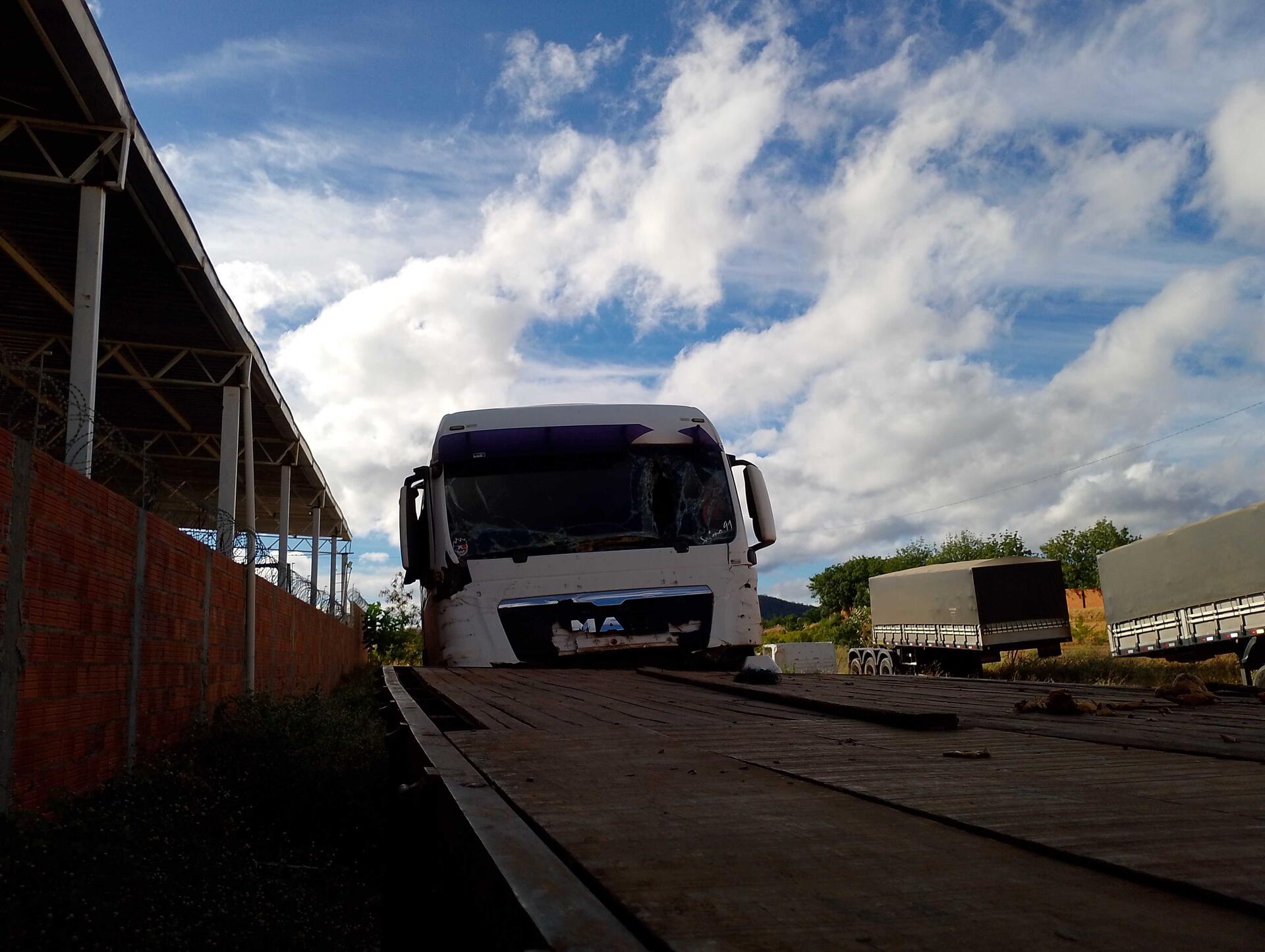 (SUCATA) M.BENZ / ATEGO 2430 2014/2014 — foto 21 de 40