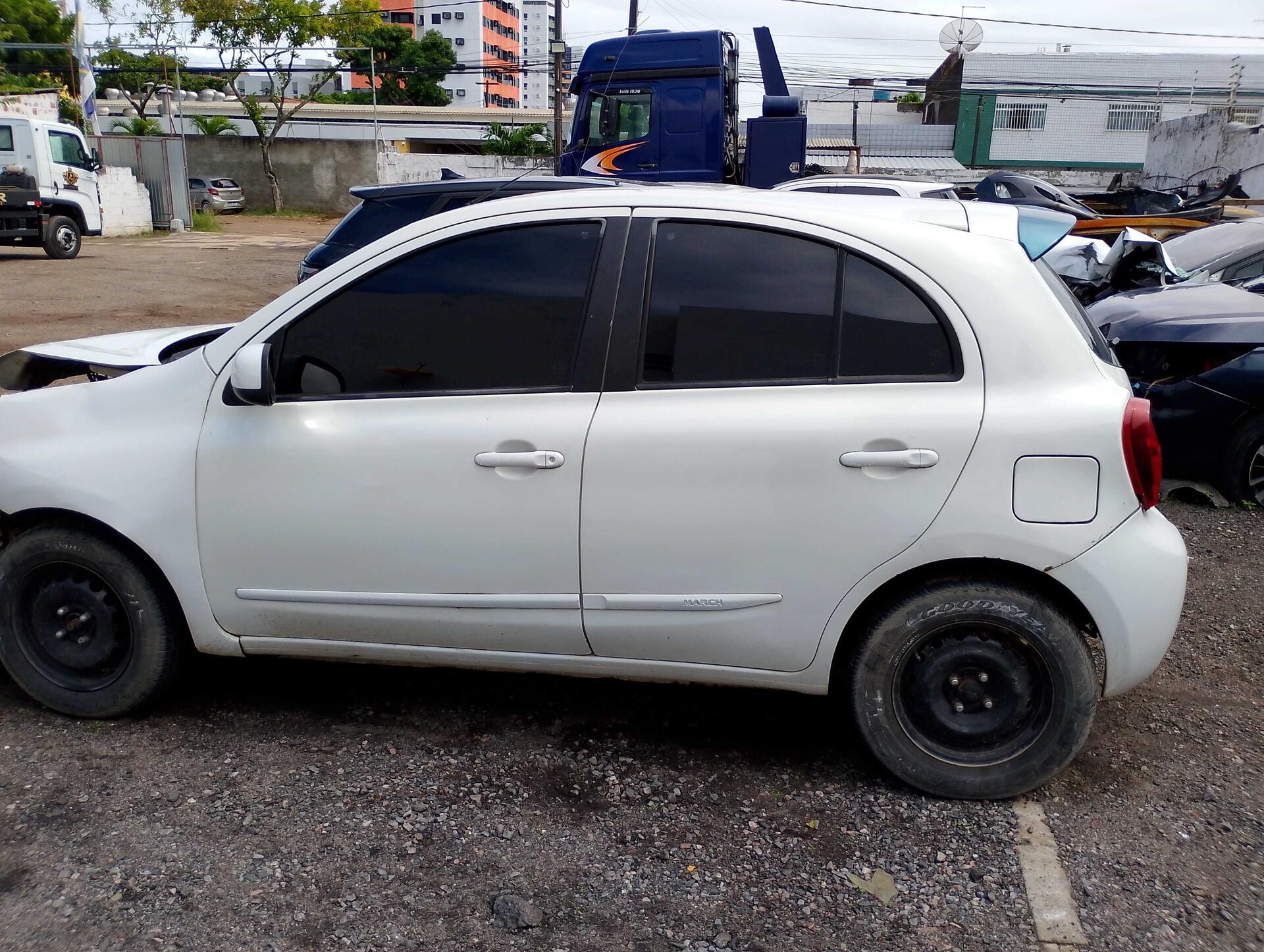 NISSAN / MARCH SV 1.0 12V F4P GNV_FLEX 2015/2016 — foto 35 de 40