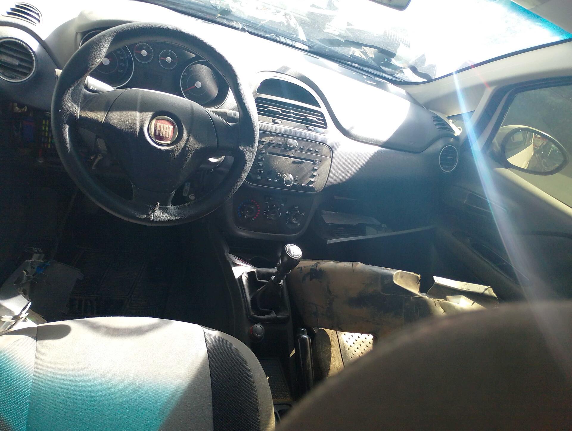 FIAT / PUNTO ATTRACTIVE 1.4 FIRE FLEX 8V 5P 2013/2014 — foto 5 de 30
