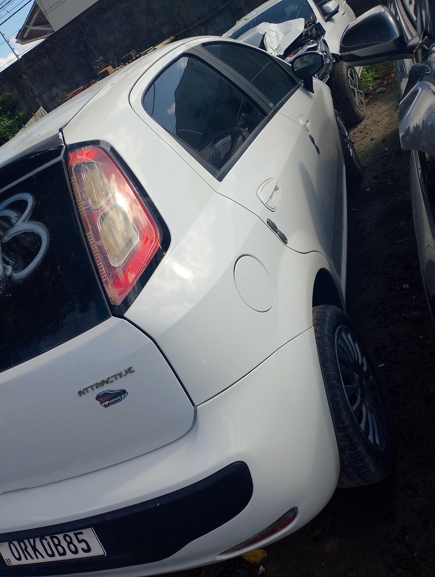 FIAT / PUNTO ATTRACTIVE 1.4 FIRE FLEX 8V 5P 2013/2014 — foto 11 de 30