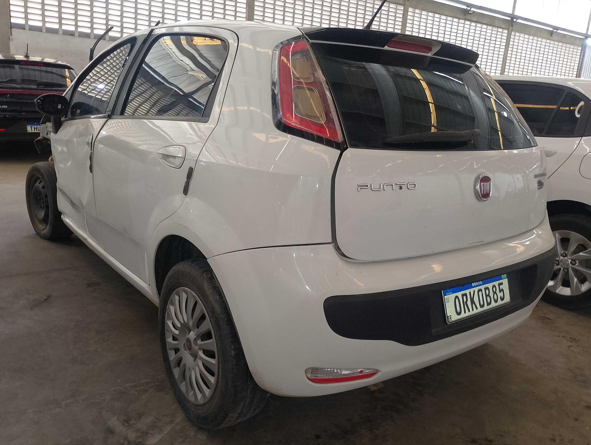 FIAT / PUNTO ATTRACTIVE 1.4 FIRE FLEX 8V 5P 2013/2014 — foto 14 de 30