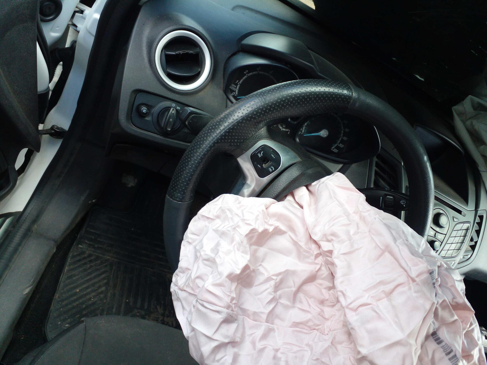 FORD / NEW FIESTA HATCH SE 1.6 16V AUT FLEX 2013/2014 — foto 4 de 40