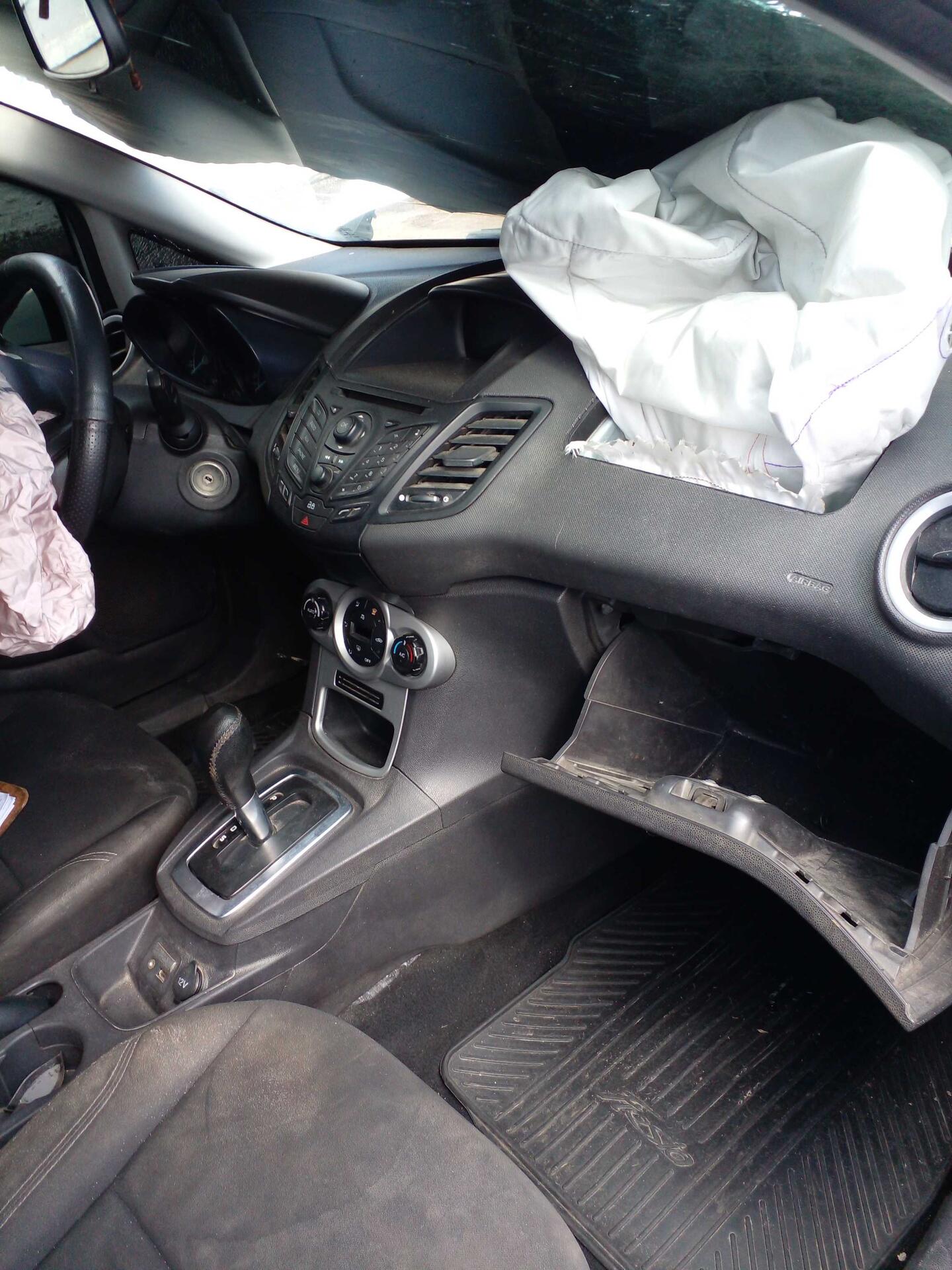 FORD / NEW FIESTA HATCH SE 1.6 16V AUT FLEX 2013/2014 — foto 6 de 40