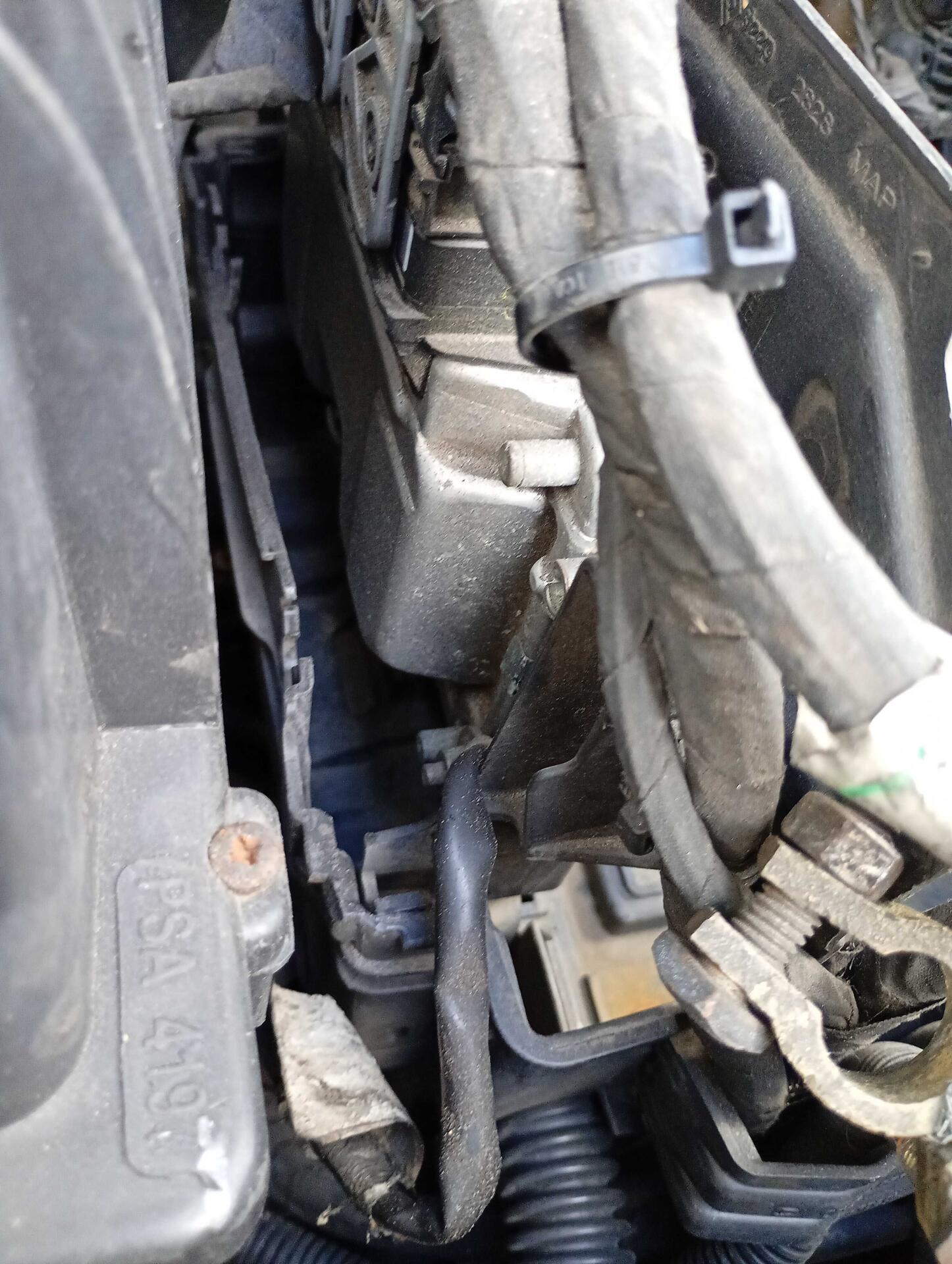 CITROEN / C3 PICASSO EXCLUSIVE 1.6 FLEX 16V 5P AUT 2011/2012 — foto 39 de 40